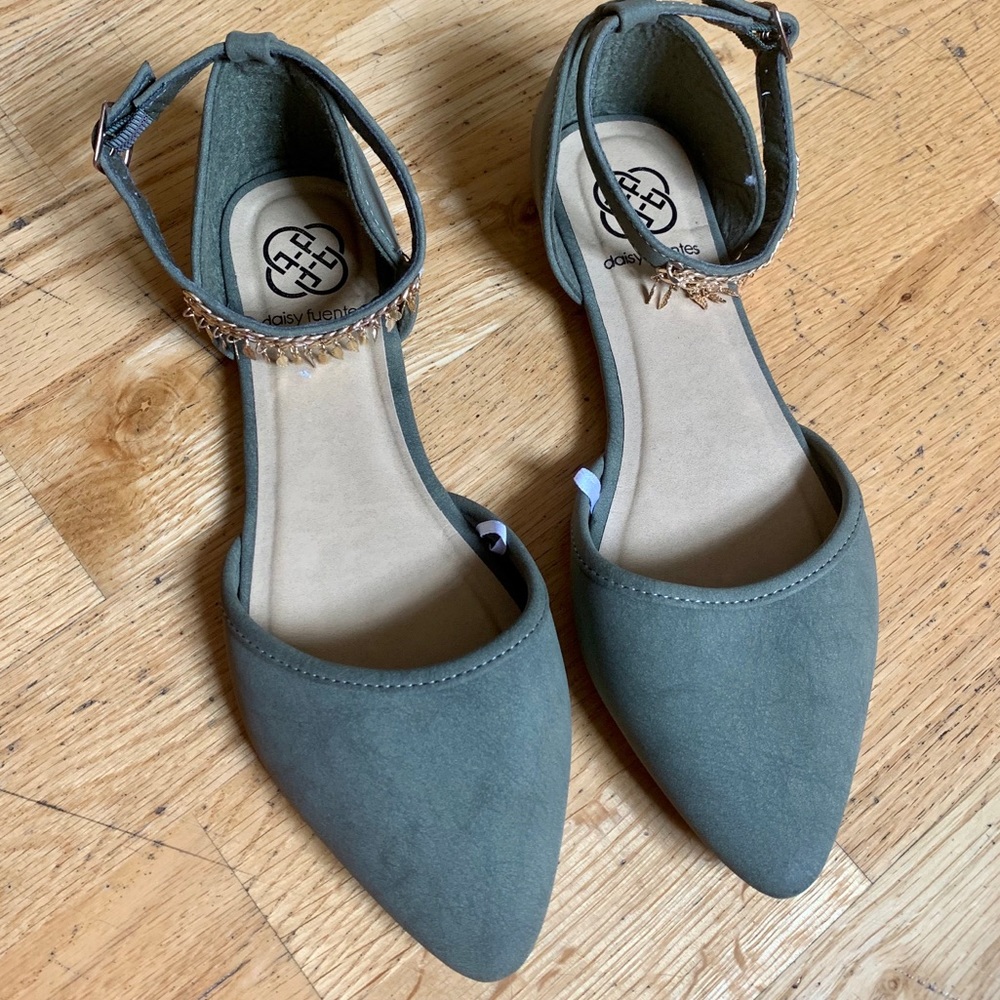 Daisy Fuentes Flats